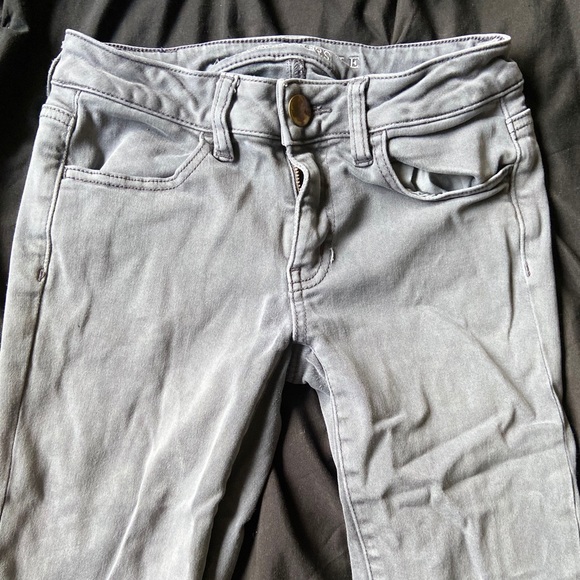 gray cropped american eagle jeans - Picture 3 of 4